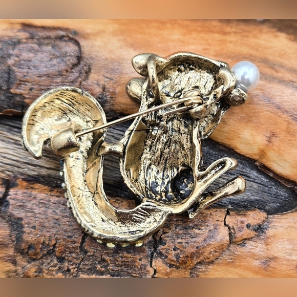 Blingy Chipmunk Brooch Gold Tone with Enamel & Crystals Modern - Picture 2 of 4